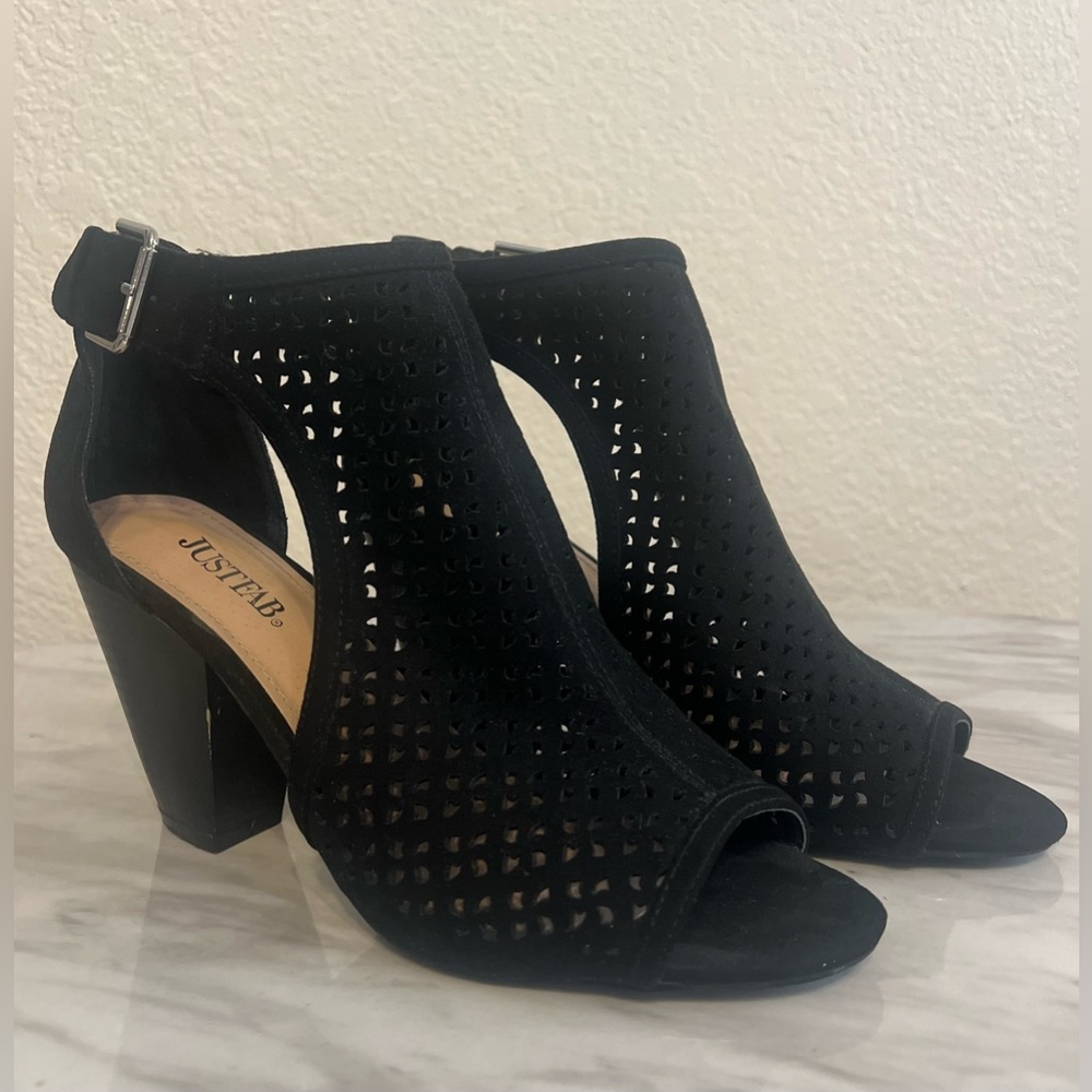 Lilou, JustFab, womens Black Cutout ankle boot